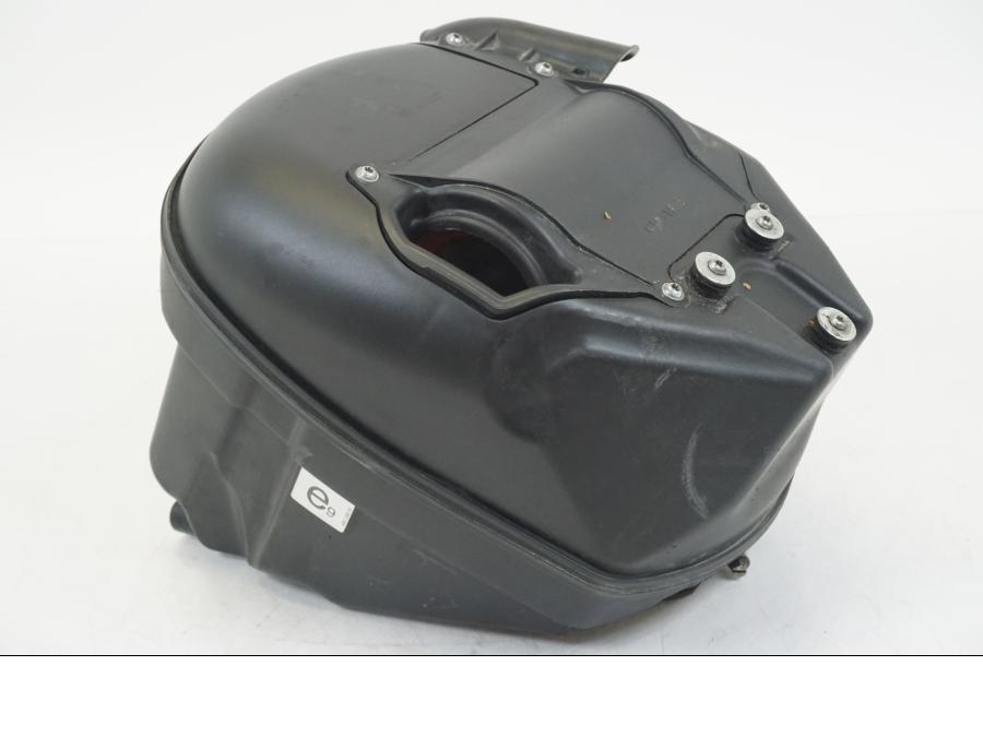 Framsidan på Luftburk från en Ducati Hyperstrada -2013 motorcykel.