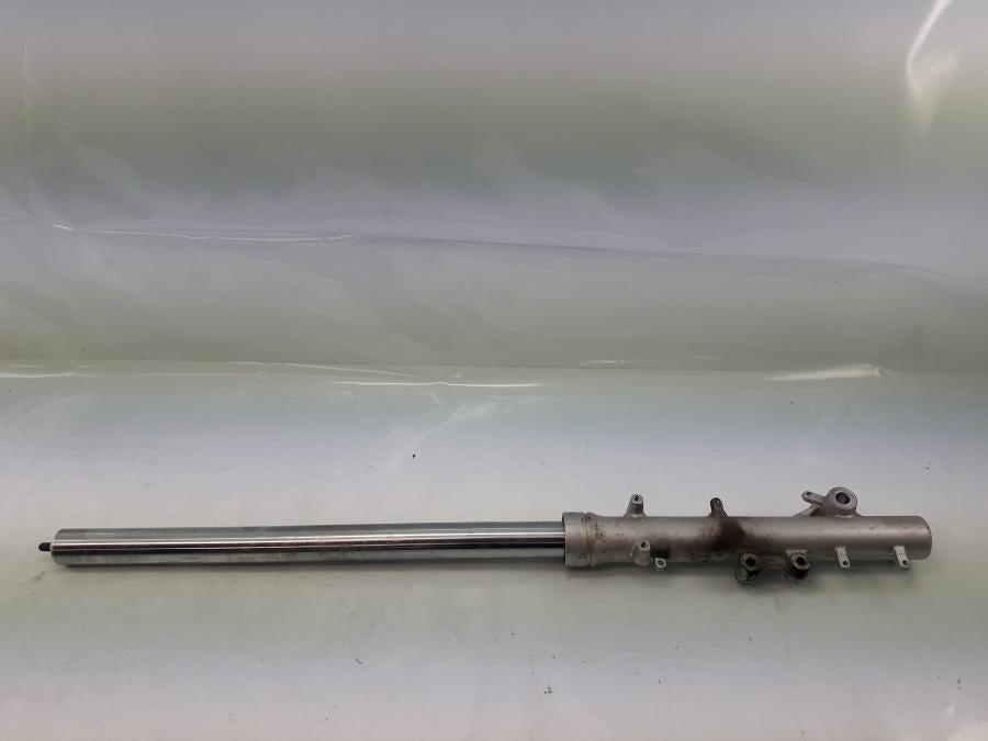 Baksidan på Gaffelben från en Kawasaki KLE 500 -2001 motorcykel.