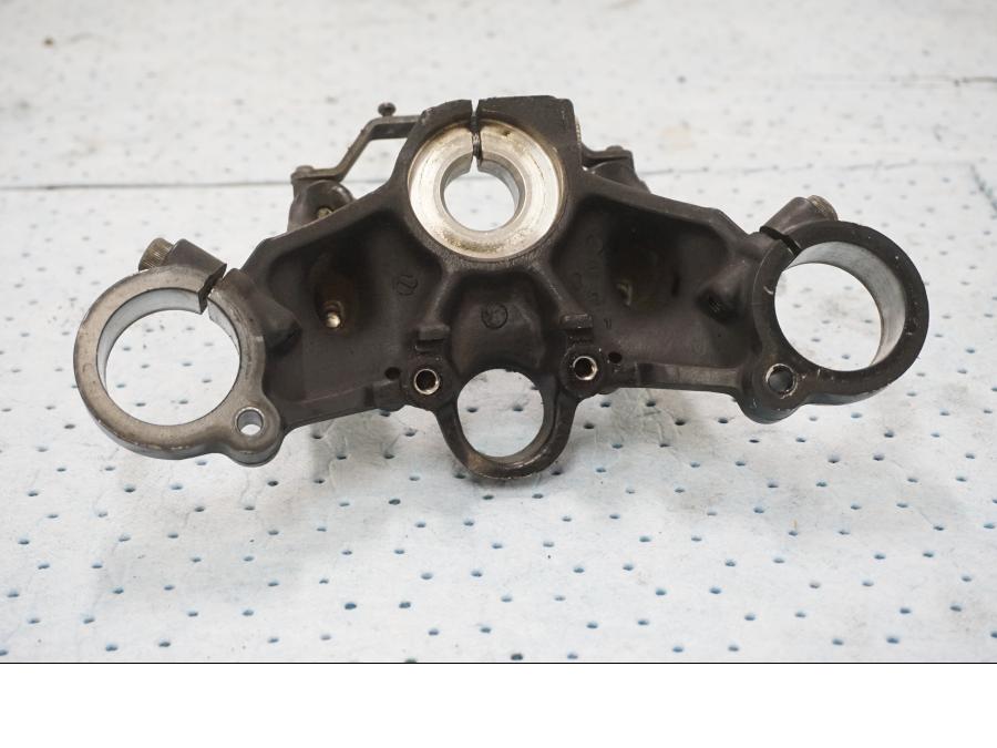 Höger sida på Gaffelkrona från en Honda GL 1200 -1987 motorcykel.