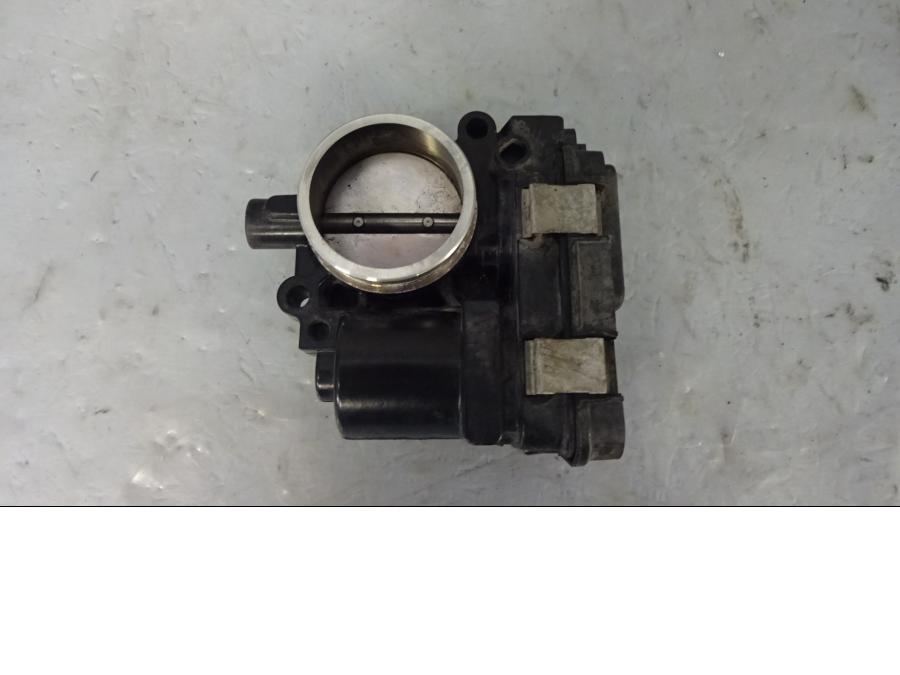 Baksidan på Spjällhus från en BMW R 1200 GSA -2014 motorcykel.