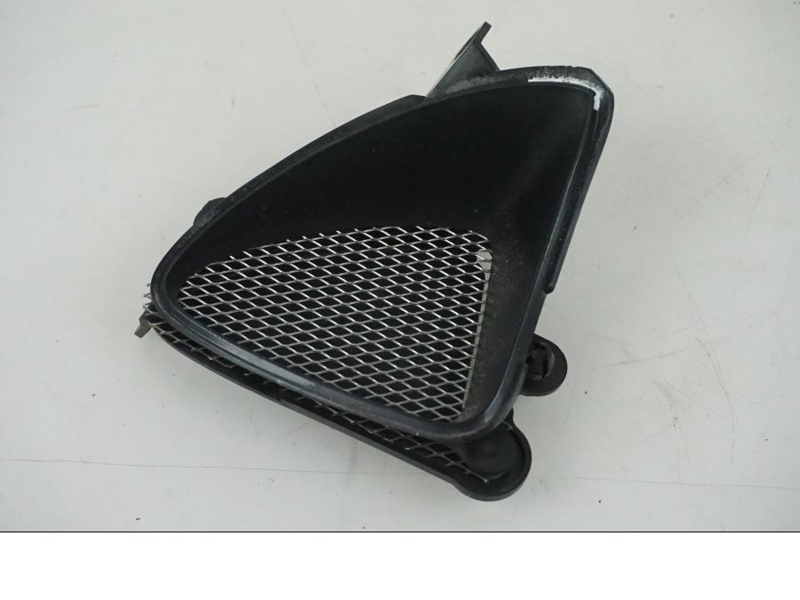 Baksidan på Luftintag från en Honda CBR 1000 -2005 motorcykel.