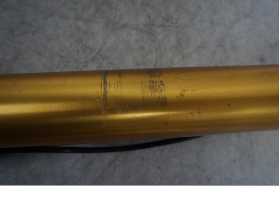 Framsidan på Gaffelben från en BMW S 1000 XR -2019 motorcykel.