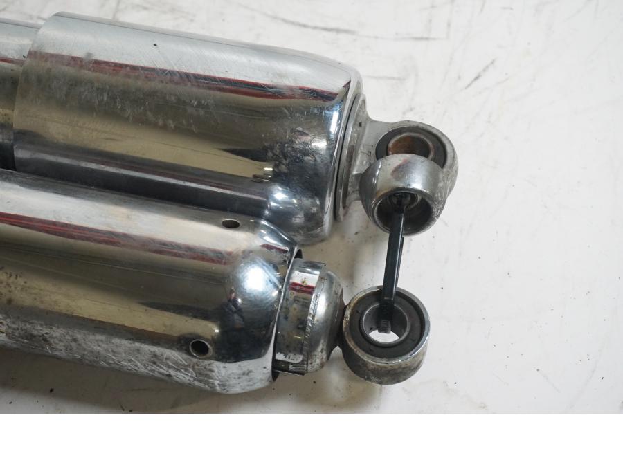 Baksidan på Stötdämpare från en Yamaha XV 1100 -1996 motorcykel.