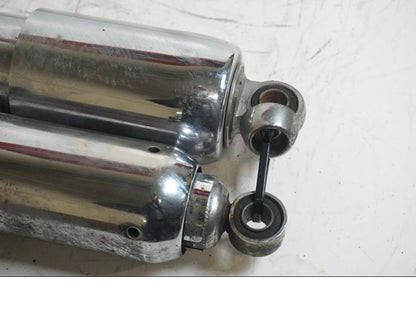 Baksidan på Stötdämpare från en Yamaha XV 1100 -1996 motorcykel.