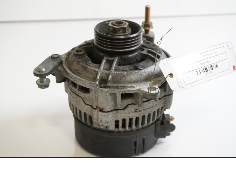 Framsidan på Generator från en BMW R 1100 S -1999 motorcykel.