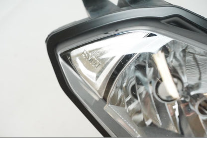 Snett uppifrån på Strålkastare från en BMW S 1000 XR -2016 motorcykel.