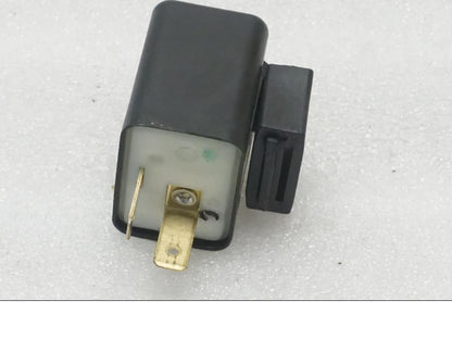 Baksidan på Blinkersrelä från en Kawasaki Z 125 -2019 motorcykel.