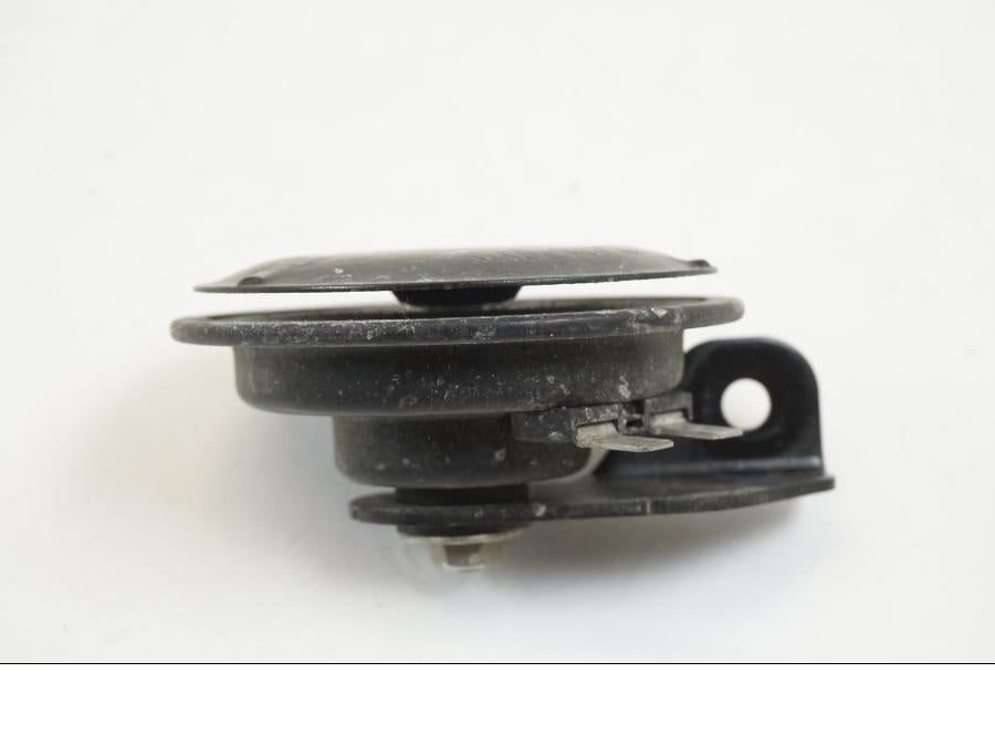 Baksidan på Signalhorn / Tuta från en Husqvarna 701 Supermoto -2020 motorcykel.