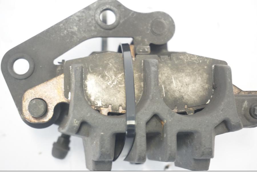 Snett nerifrån på Bromsok från en Suzuki DL 1000 -2003 motorcykel.