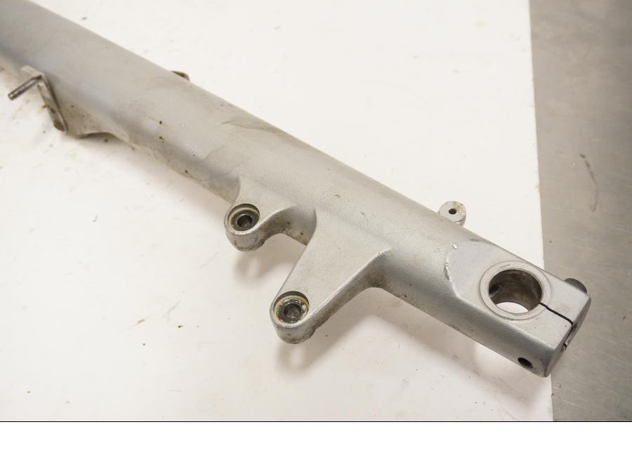 Baksidan på Gaffelben från en BMW R 1150 RT -2003 motorcykel.