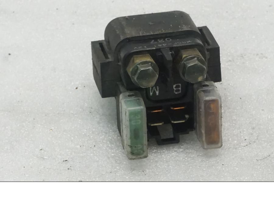 Framsidan på Startrelä från en Yamaha XVS 650 -2000 motorcykel.