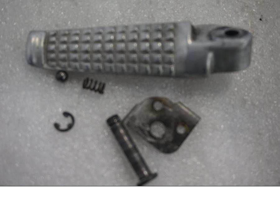 Framsidan på Fotpinne från en Suzuki GSX-R 1000 -2003 motorcykel.