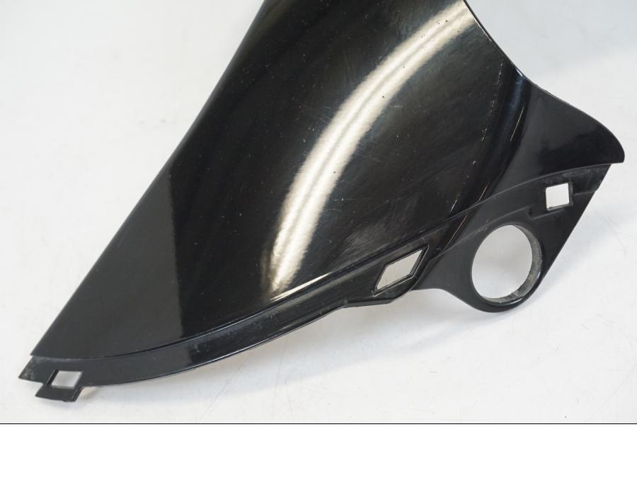 Vänster sida på Magkåpa från en Suzuki GSX 1300 R -2017 motorcykel.