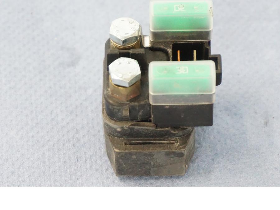 Vänster sida på Startrelä från en Yamaha X-Max 250 -2016 scooter.