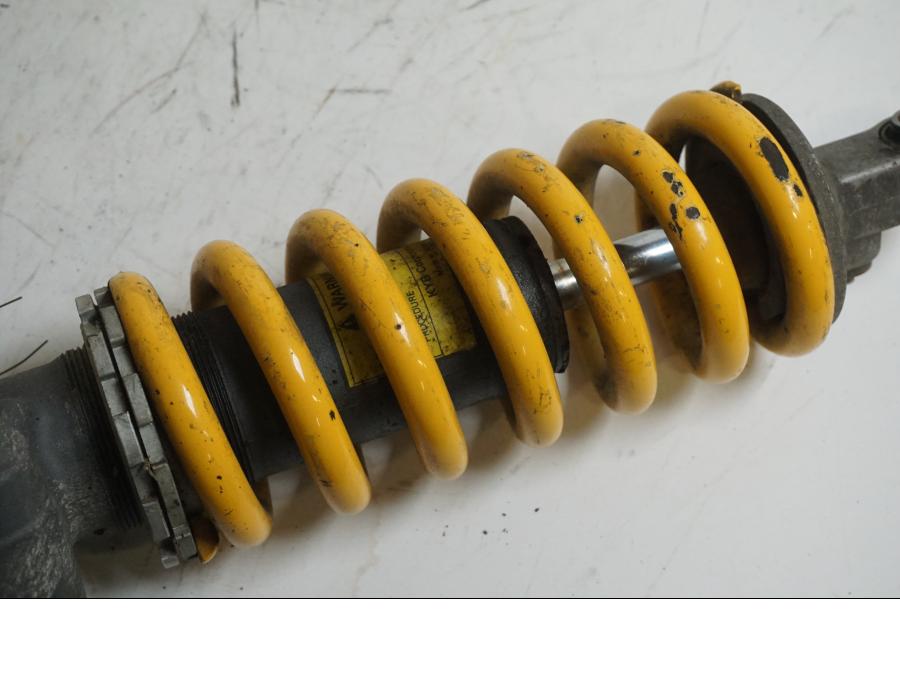 Vänster sida på Stötdämpare från en Triumph Daytona 675 -2010 motorcykel.