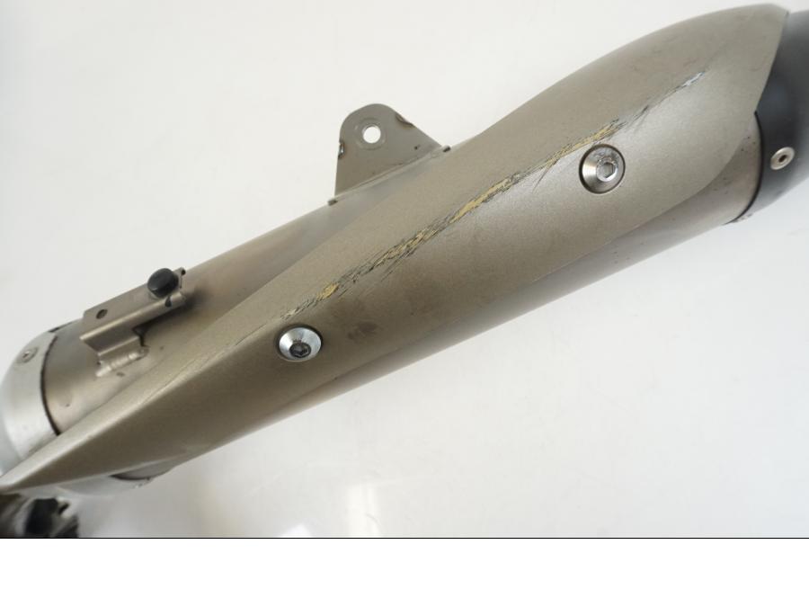 Vänster sida på Ljuddämpare från en Yamaha YZF 1000 R1 -2006 motorcykel.