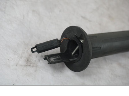 Baksidan på Värmehandtag från en BMW F 800 R -2018 motorcykel.