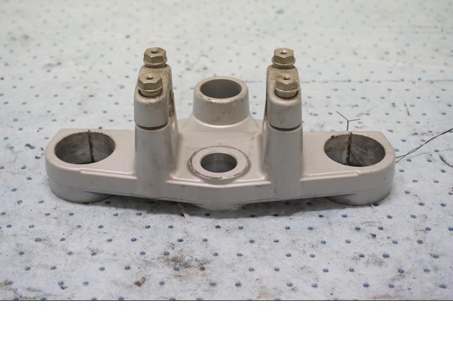 Baksidan på Gaffelkrona från en BMW F 650 GS -2001 motorcykel.