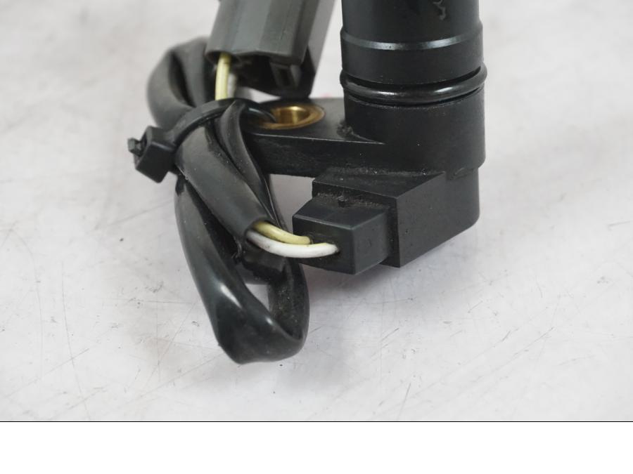 Baksidan på Kamaxelgivare från en Kawasaki ZZ-R 1400 -2009 motorcykel.