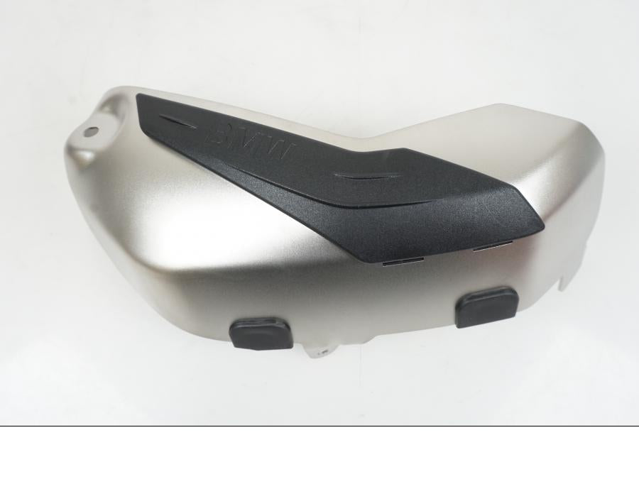 Framsidan på Ventilkåpskydd från en BMW R 1200 GS -2018 motorcykel.