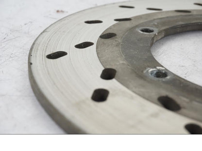 Snett uppifrån på Bromsskiva från en Suzuki GSX 550 EF -1985 motorcykel.