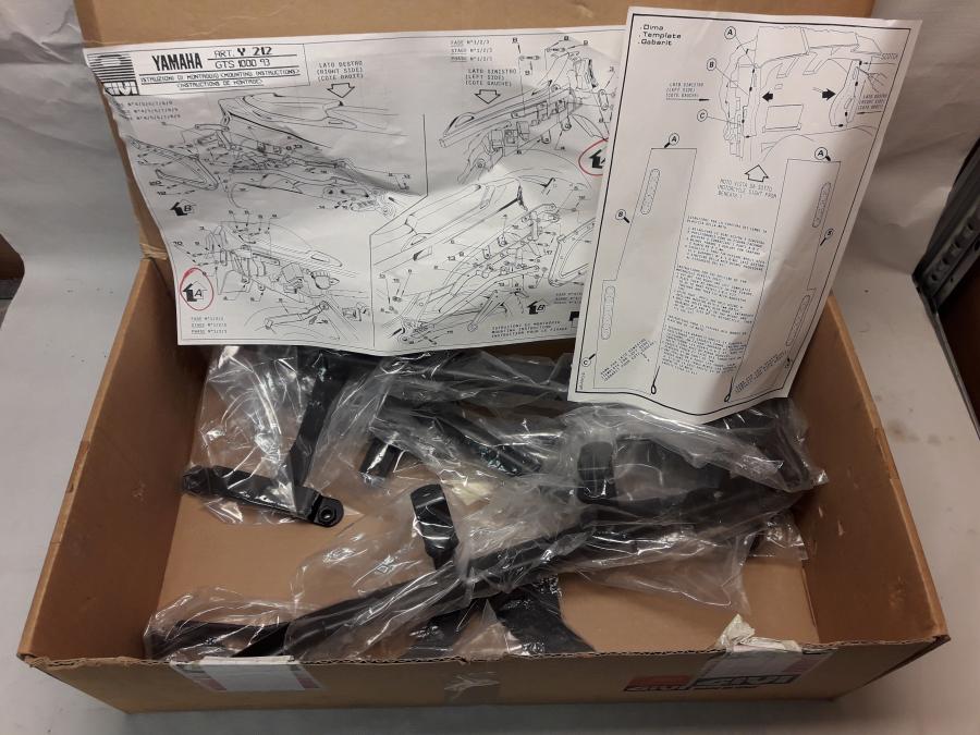 Framsidan på Väskbågar från en Yamaha GTS 1000 -1993 motorcykel.