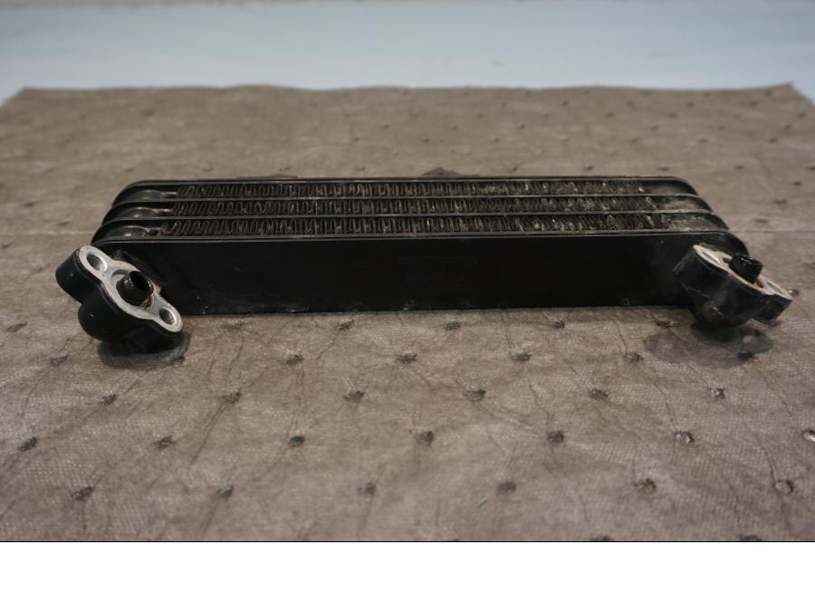 Höger sida på Oljekyl från en Honda XRV 750 -1995 motorcykel.