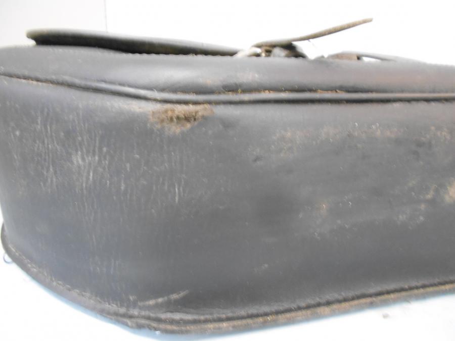 Vänster sida på Sidoväska från en Kawasaki VN 1600 Mean Streak -2007 motorcykel.