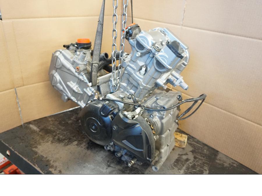 Baksidan på Motor från en Suzuki SV 650 -2016 motorcykel.