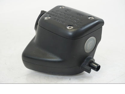 Framsidan på Bromshuvudcylinder från en BMW K 1200 LT -2004 motorcykel.