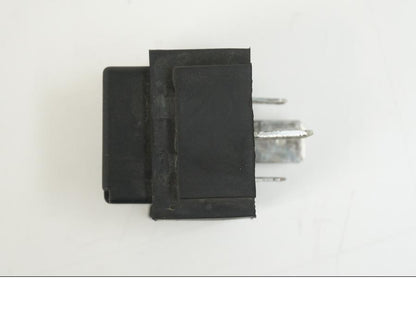 Baksidan på Startrelä från en Aprilia RS 125 -2008 motorcykel.