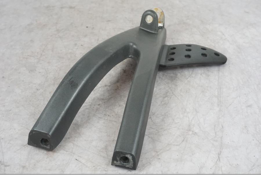 Höger sida på Fotpinnefäste från en Buell 1125 R -2008 motorcykel.