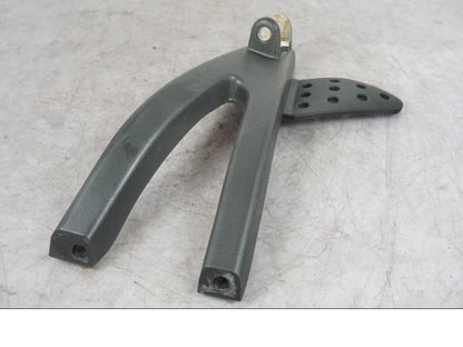 Höger sida på Fotpinnefäste från en Buell 1125 R -2008 motorcykel.