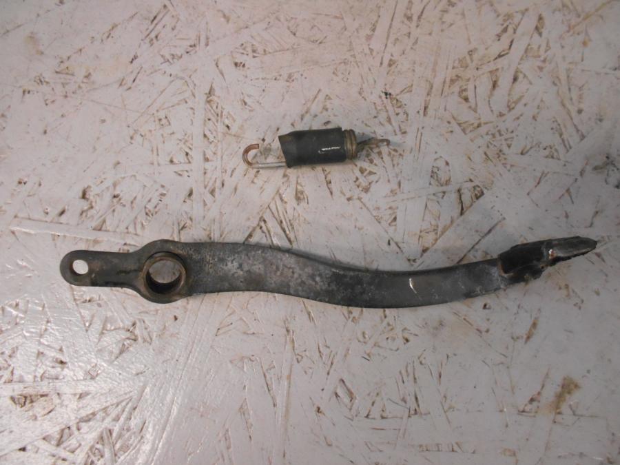 Framsidan på Bromspedal från en Honda CBR 125 R -2006 motorcykel.