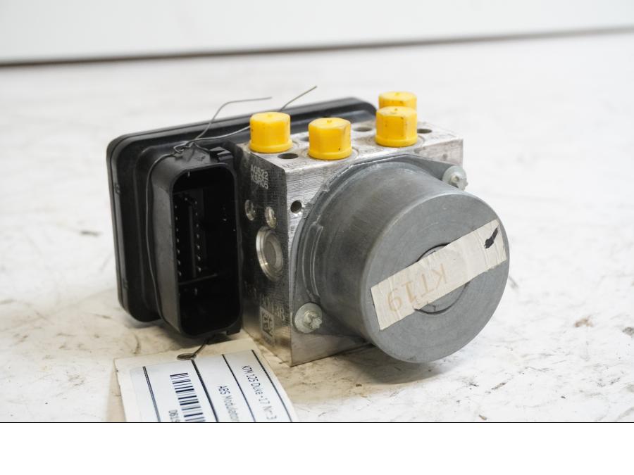 Framsidan på ABS Modulator från en KTM 125 Duke -2017 motorcykel.