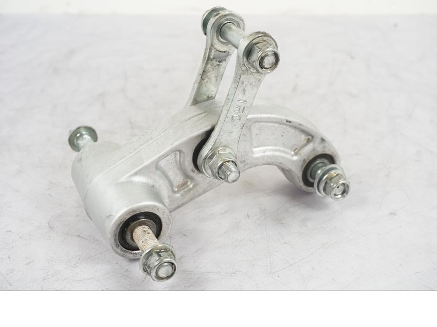 Höger sida på Stötdämparlänkage från en Yamaha MT-09 -2020 motorcykel.