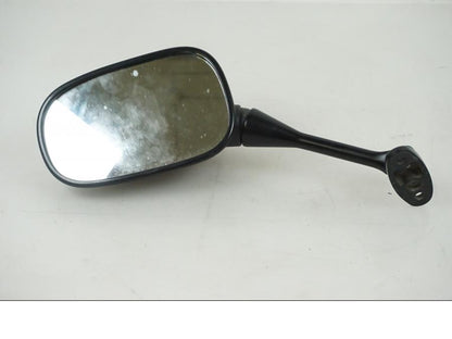 Framsidan på Backspegel från en Honda CBR 1000 -2005 motorcykel.