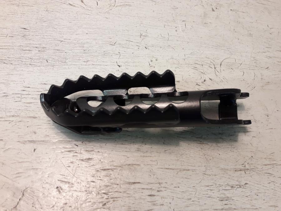 Framsidan på Fotpinne från en Triumph Tiger 800 -2015 motorcykel.