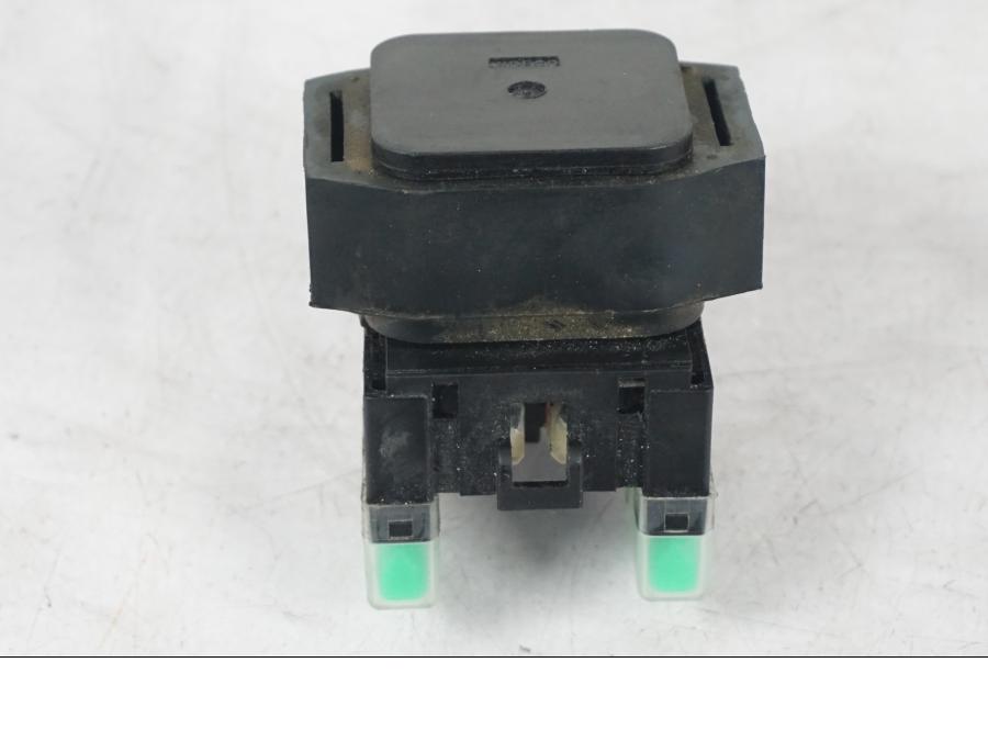 Vänster sida på Startrelä från en KTM 690 Duke -2015 motorcykel.