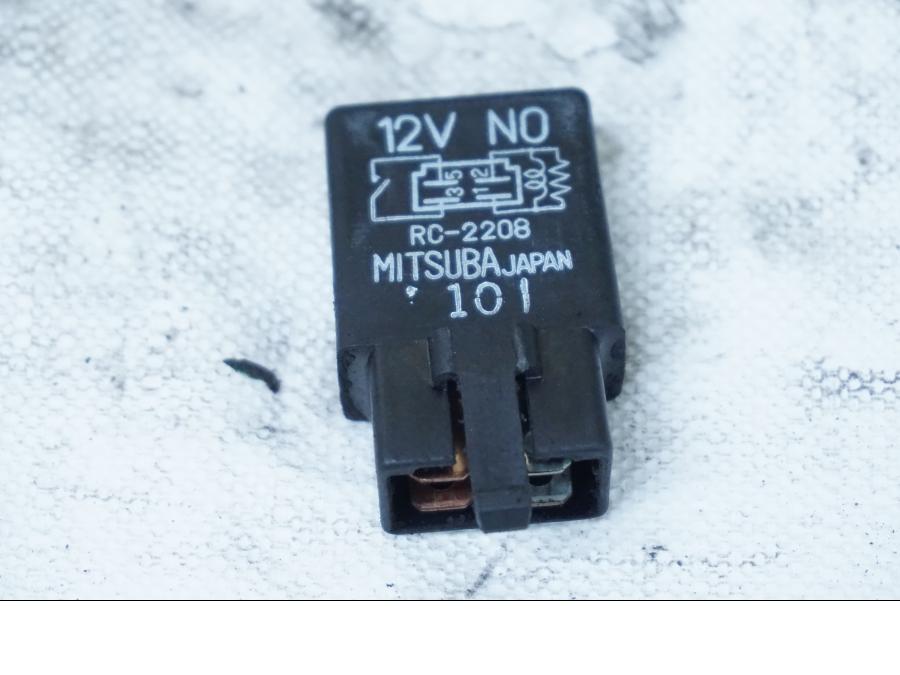 Framsidan på Relä från en Honda VFR 750 -1992 motorcykel.