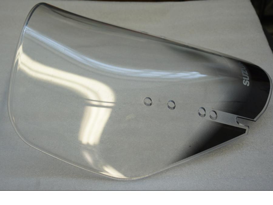 Höger sida på Vindruta från en Suzuki DL 650 -2005 motorcykel.