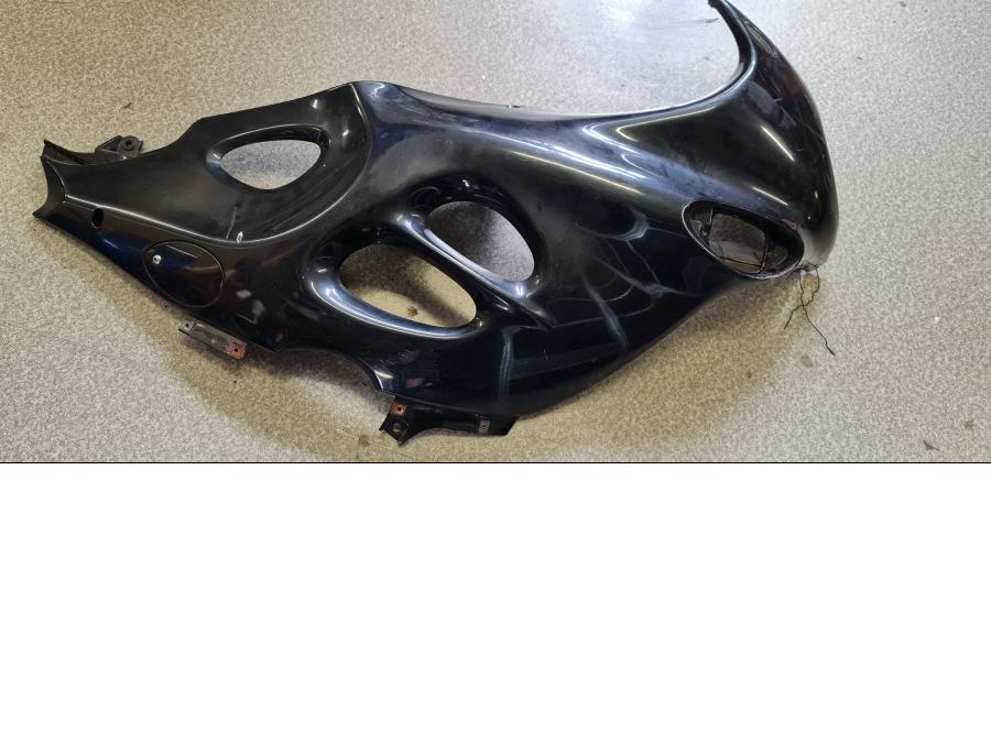 Framsidan på Sidkåpa från en Suzuki GSX 750 -1998 motorcykel.