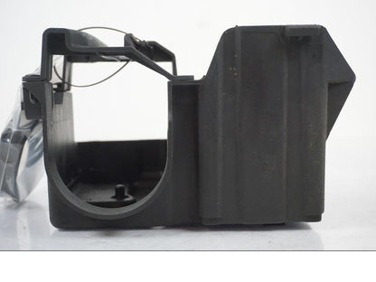 Snett uppifrån på Batterihållare från en BMW F 650 CS -2002 motorcykel.