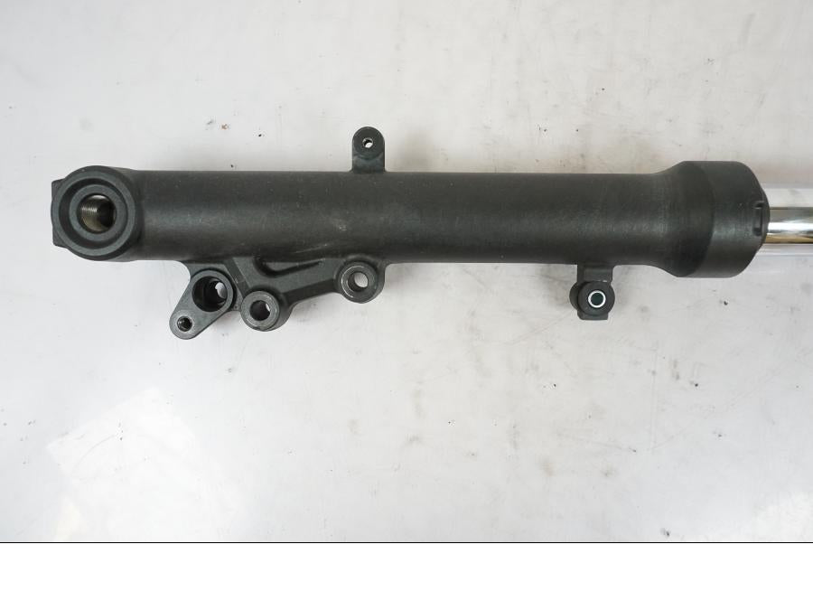 Baksidan på Gaffelben från en Kawasaki ER-6N -2012 motorcykel.