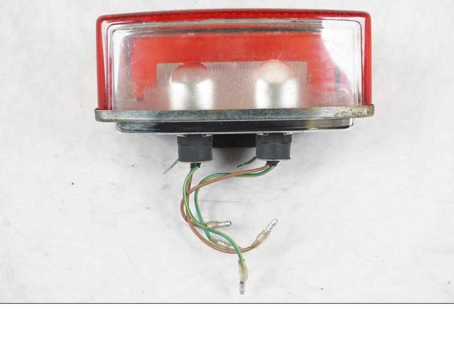 Snett nerifrån på Baklampa från en Honda CB 750 -1996 motorcykel.