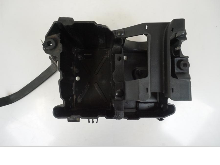 Extrabild1 på Batterihållare från en BMW F 650 CS -2002 motorcykel.