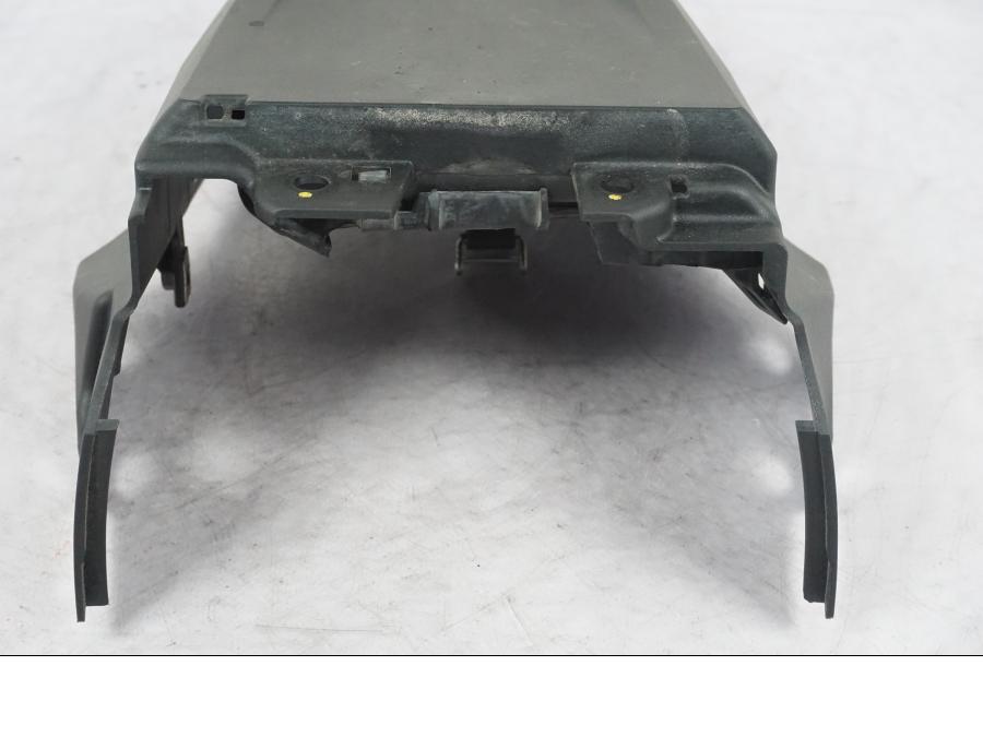 Höger sida på Undertail från en KTM 390 Duke -2018 motorcykel.