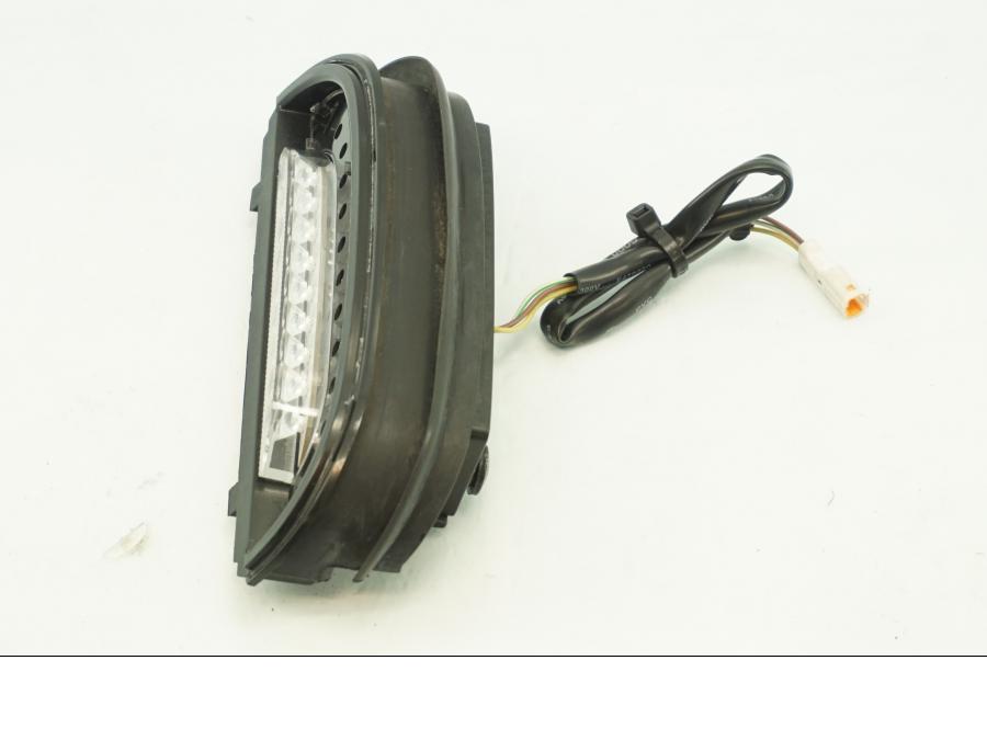 Vänster sida på Baklampa från en Husqvarna Vitpilen 701 -2018 motorcykel.