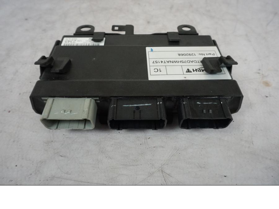 Baksidan på CDI / ECU från en Triumph Bonneville T120 -2021 motorcykel.