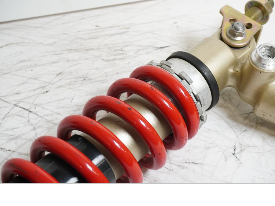 Höger sida på Stötdämpare från en Kawasaki ZX-12R -2001 motorcykel.